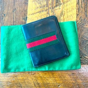 Gucci bi- fold wallet